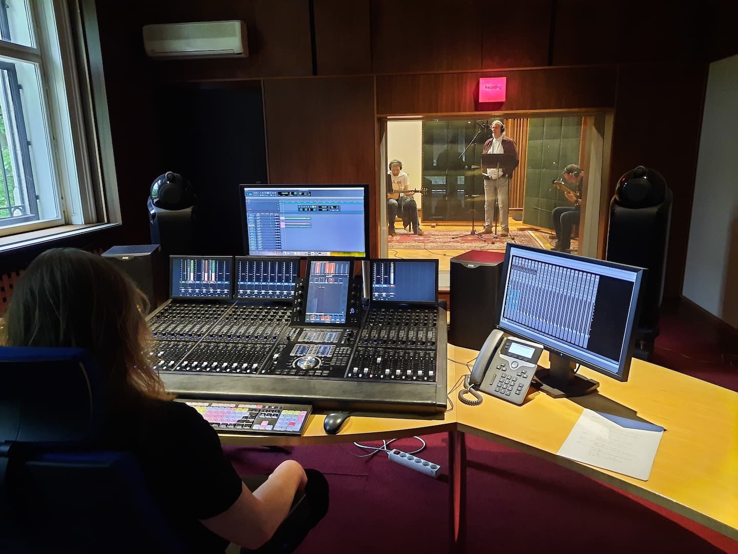 Nahrávalo se ve studiu MACAC, které je součástí Českého rozhlasu Sever v Ústí nad Labem. Zvukový mistr byl Honza Seibt.