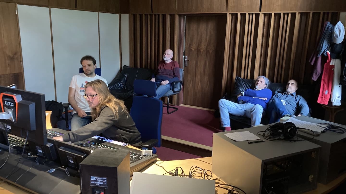 Honza Seibt pracuje, jiní spí.