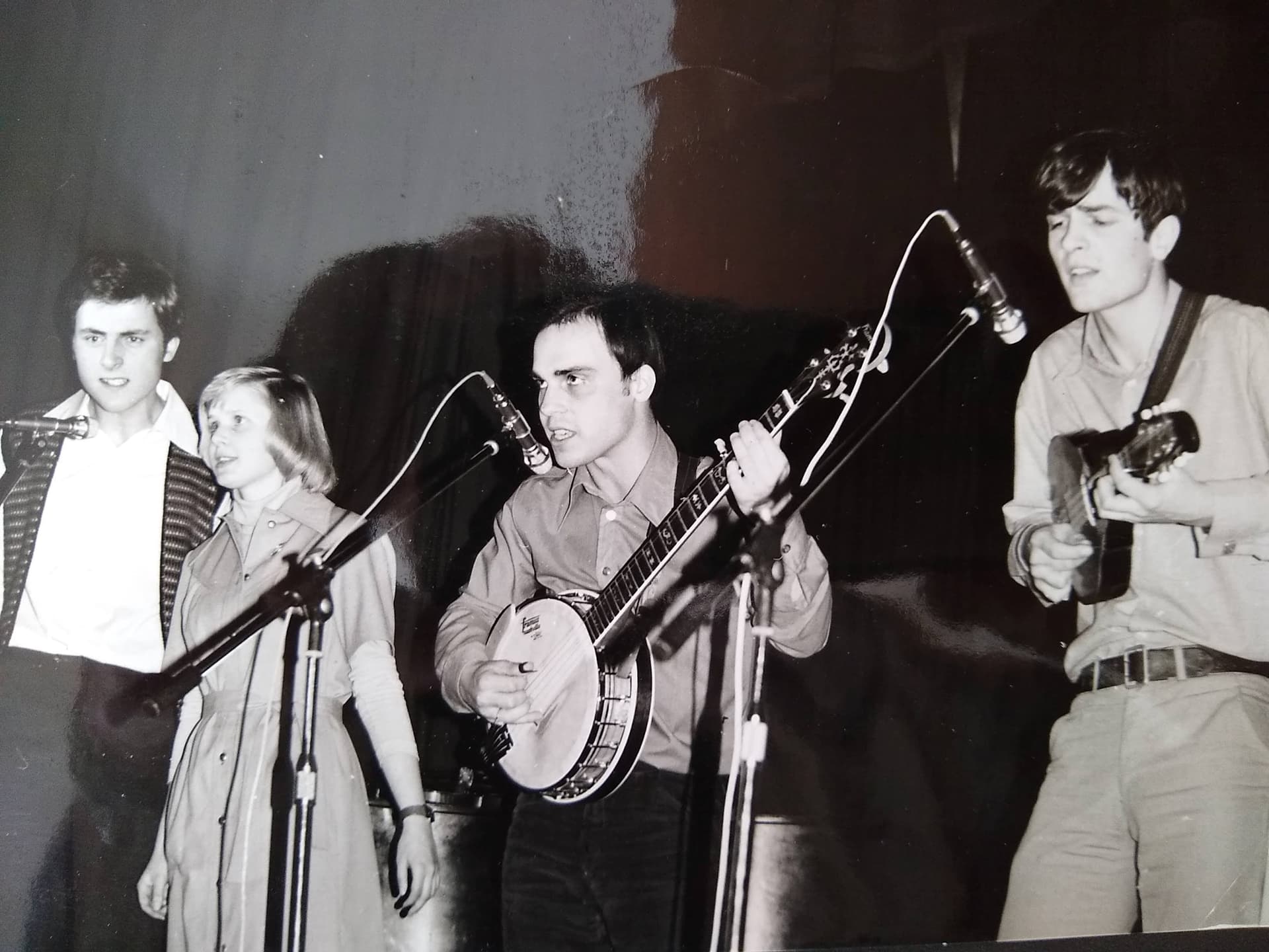 Průdušky měly ještě jednu zpěvačku, stojí zde druhá zleva - Daniela Kasalová (Litvínov 1976 [1])