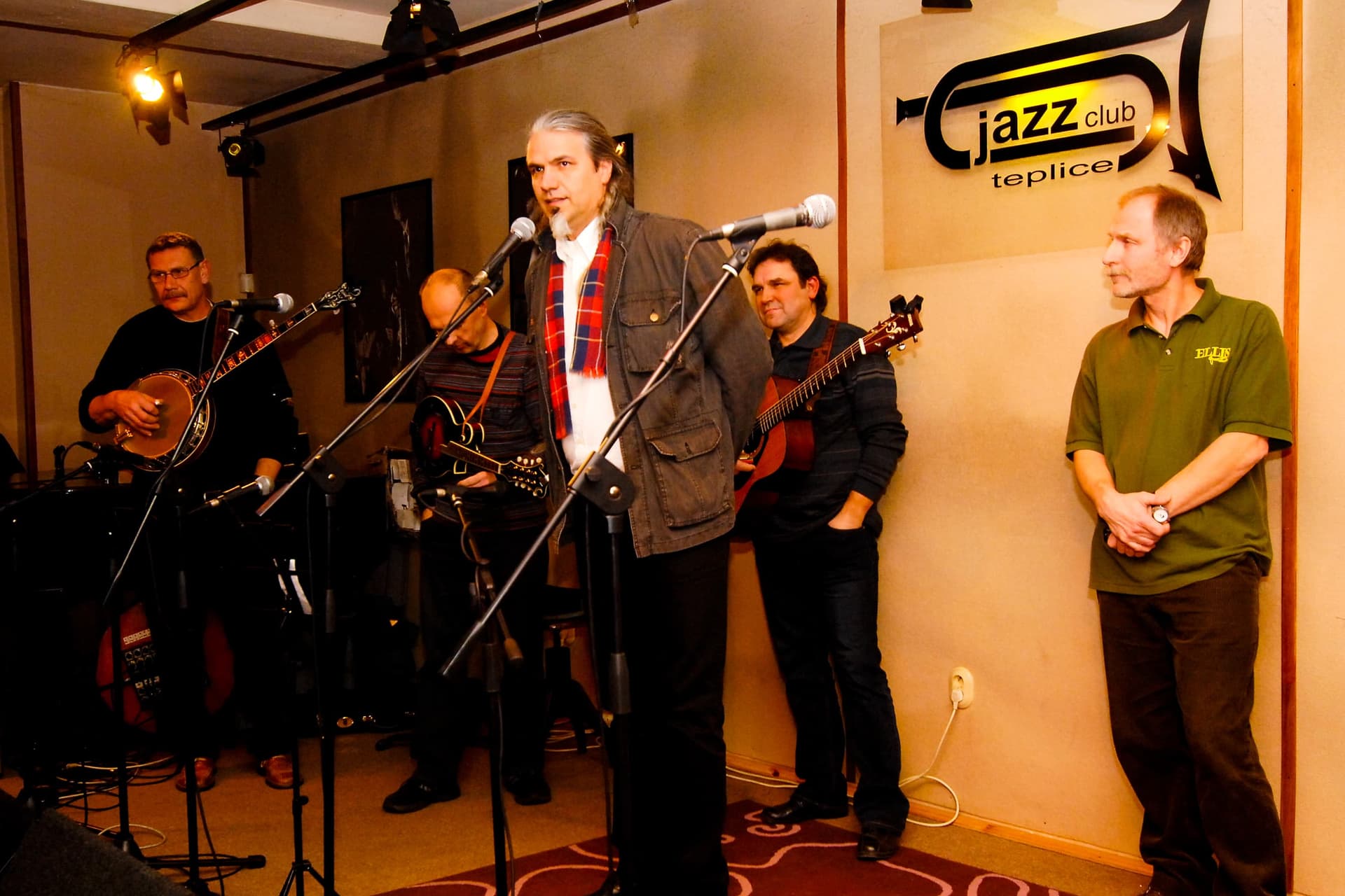 Prvním hostem byla legendární Ztracená karavana, ve které začínal svou hudební kariéru i náš Martin Tomášek (Teplice 2009)