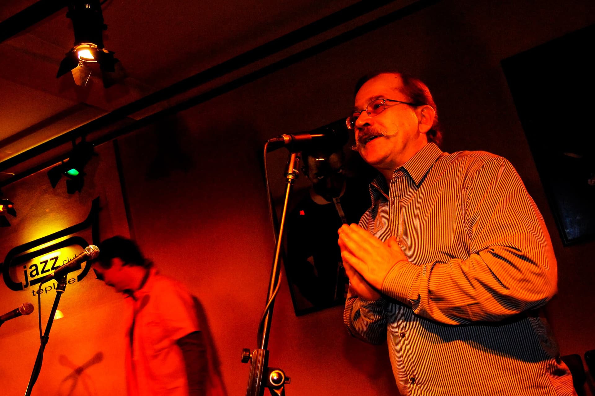 Samozřejmě nemohl chybět ani Láďa Kocián, který nás dlouho doprovázel a doplňoval jako "komická součást" (Teplice 2009)