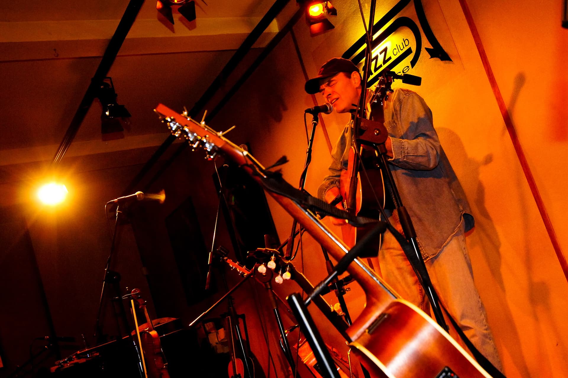 Honza Žižka - po mnoha letech emigrace v USA se navrátivší někdejší náš kytarista (Teplice 2009)