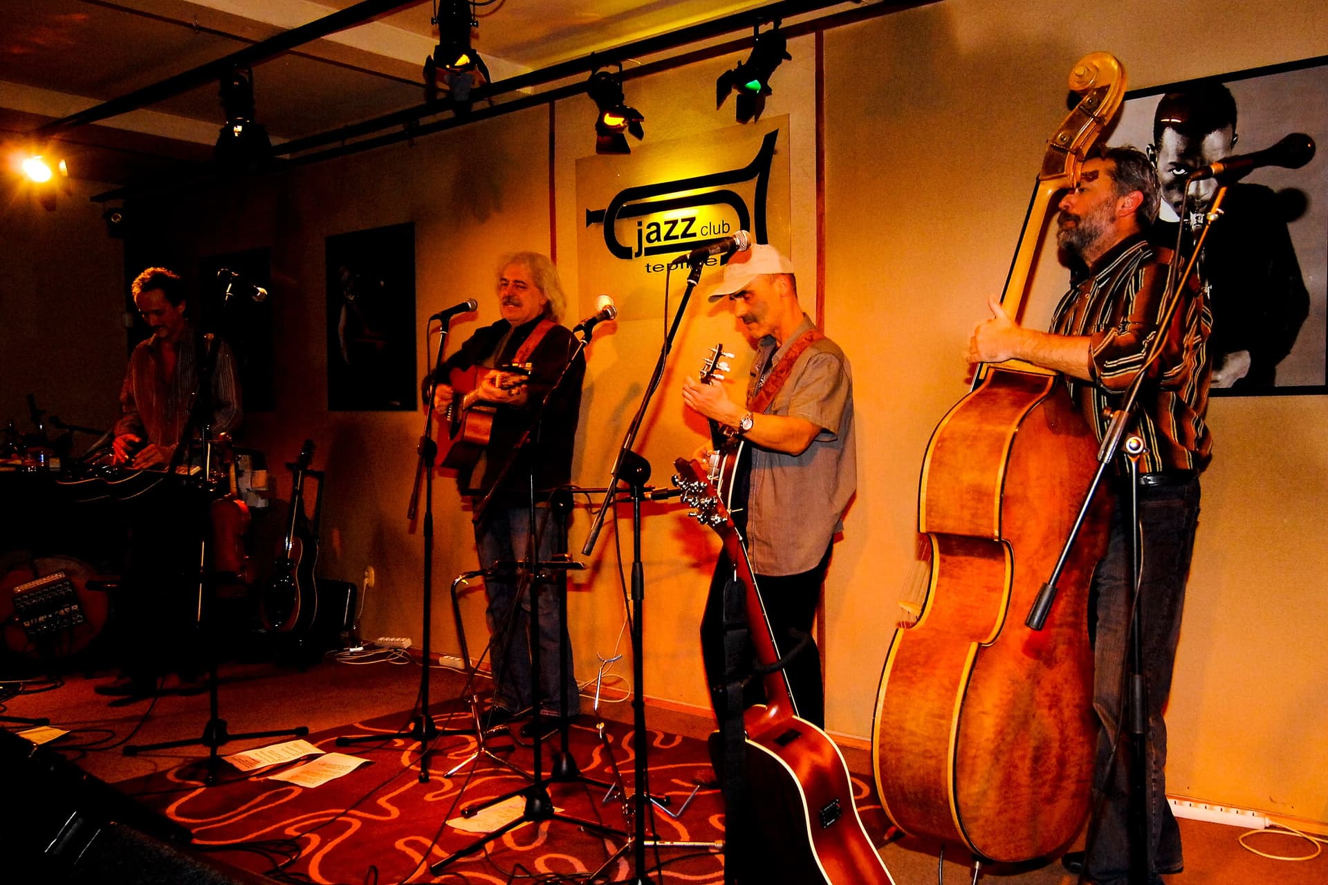 Hlavní host, Robert Křesťan, náš dávný kamarád - ozdobou večera (Teplice 2009)