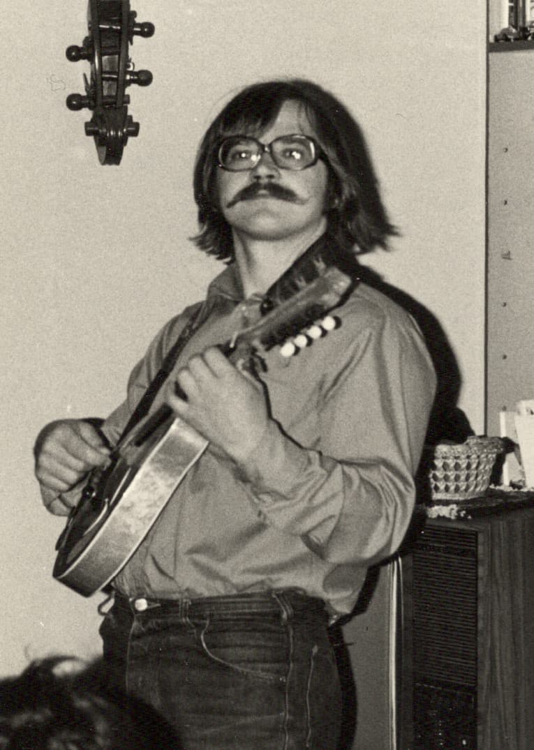 Důležitou osobou ve vývoji Průdušek byl i komik a scénárista Láďa Kocián. Jeho originální satirické moderování kapely bylo obecenstvem - na rozdíl od okresních politiků - příznivě přijímáno. Nakonec nám ho zakázali. (1979)