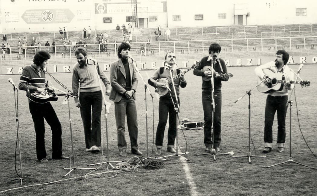 Průdušky na stadionu Viktorky Žižkov s Amforou a Fešáky, 1981 [4]