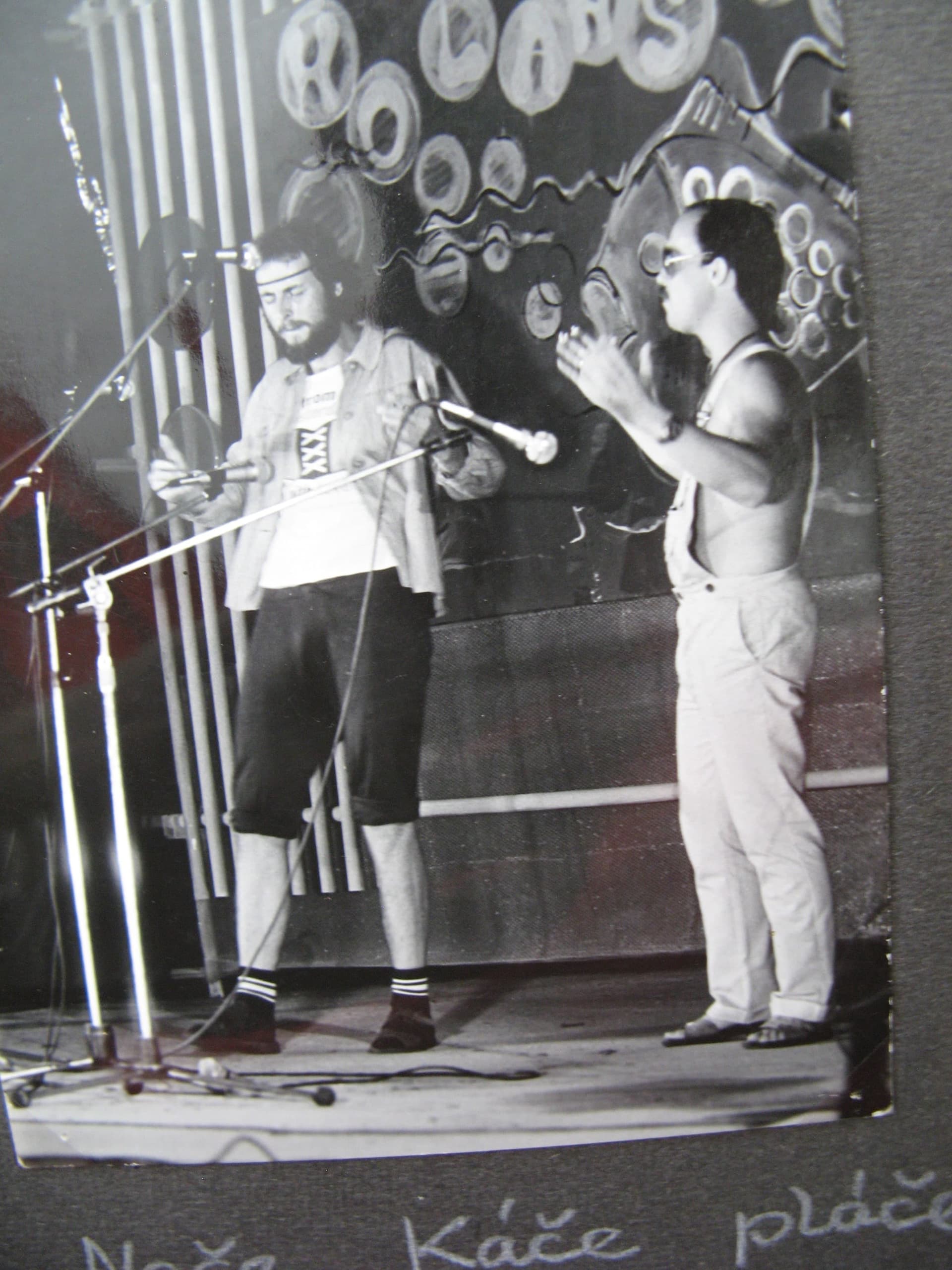 Píseň Naše Káče pláče je naše rodinné stříbro (Holanský kapr 1982 [4])