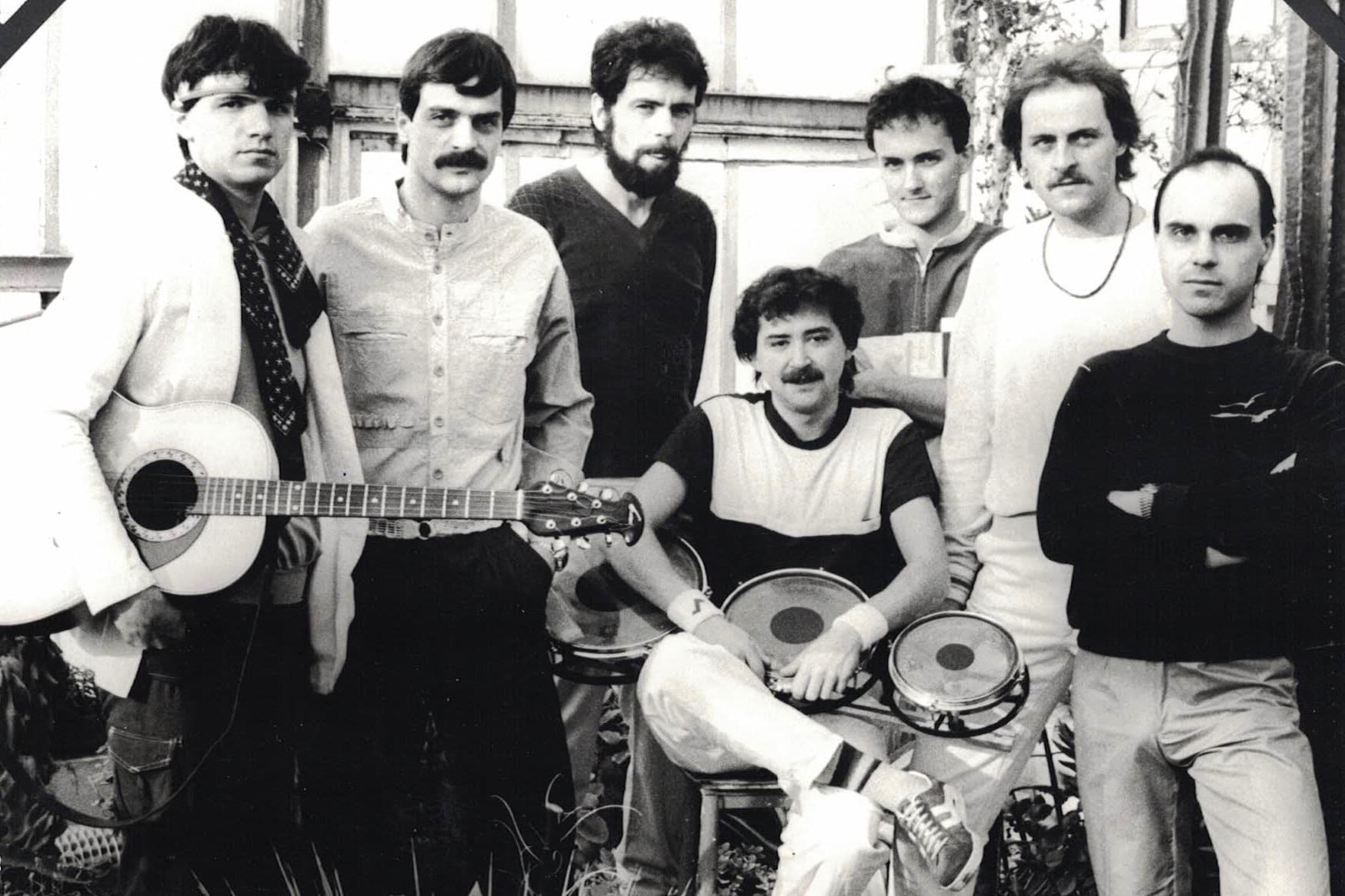 Novou posilou Průdušek se stal v pozdější době i bubeník Zdeněk Mazač. (Průdušky už jako Recept - v elektrifikované podobě, 1985)